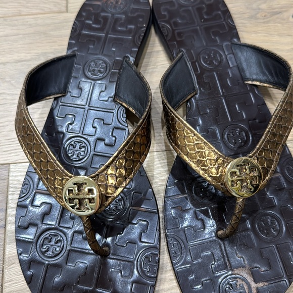 Tory Burch leather flip flops, size 8 - Picture 3 of 6